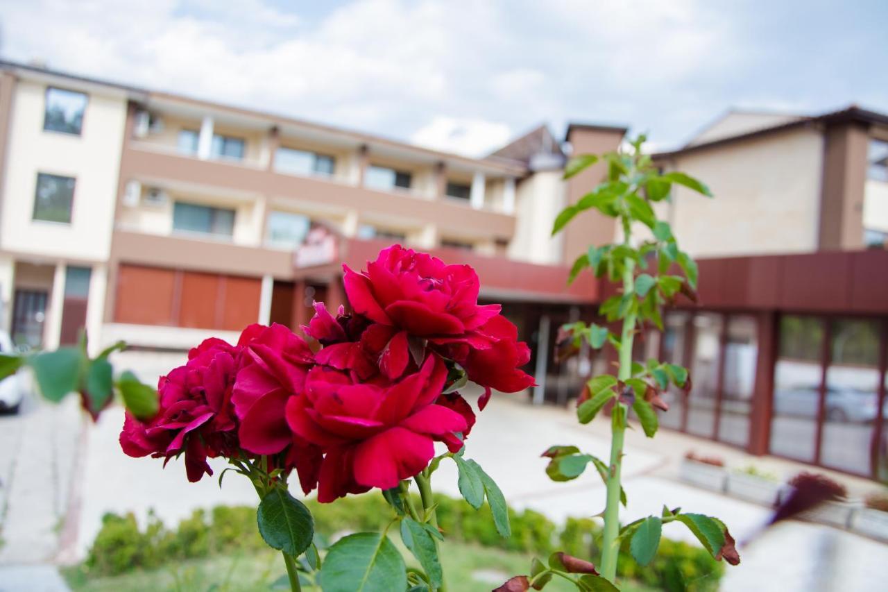 Hotel Fantazia Haskovo Exterior photo