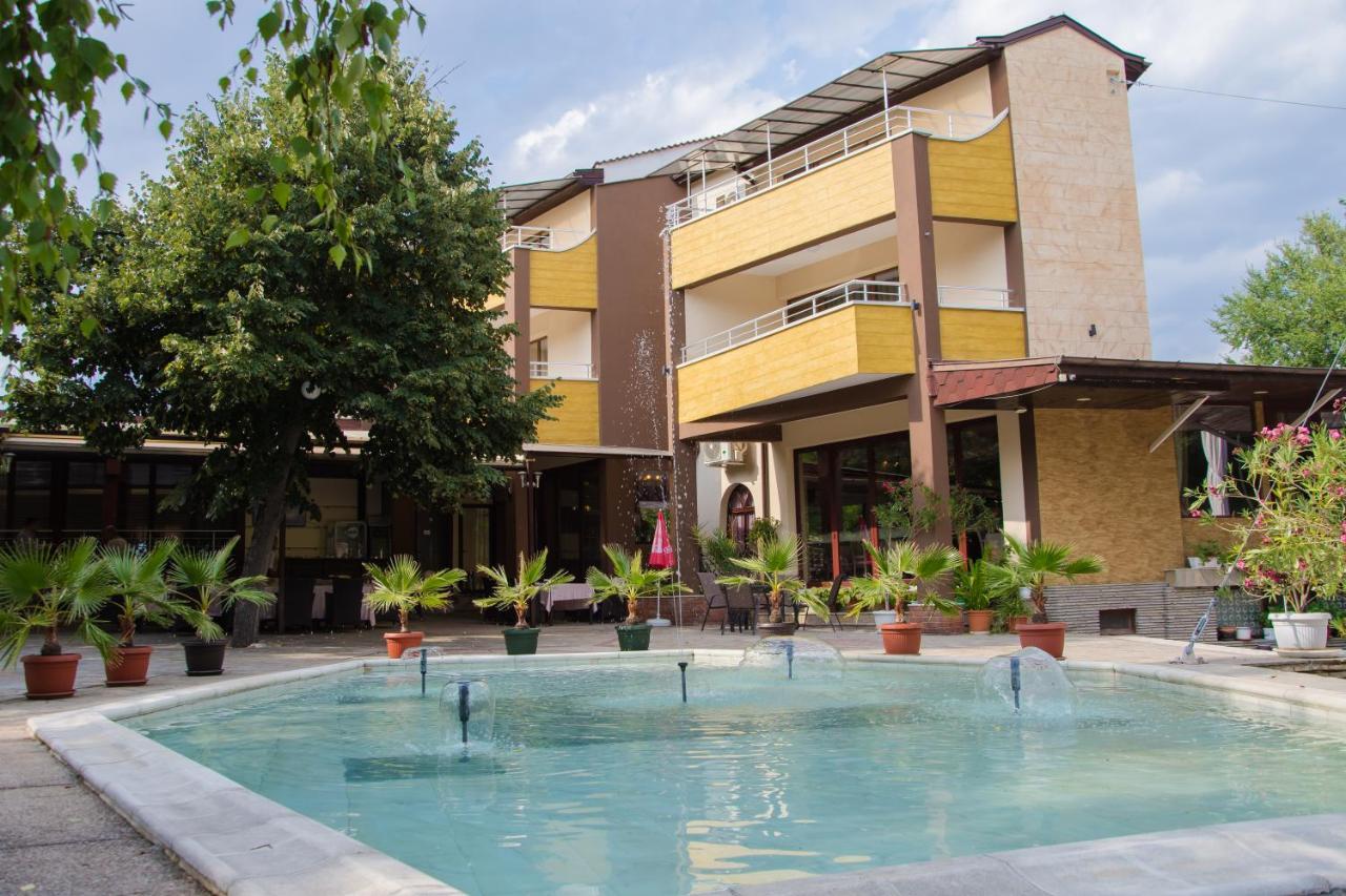 Hotel Fantazia Haskovo Exterior photo